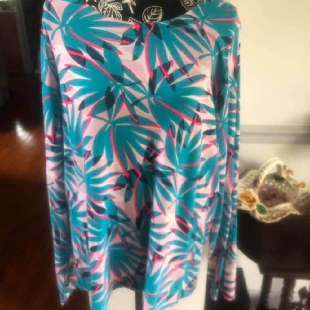 NEW w/t Crown and Ivy top